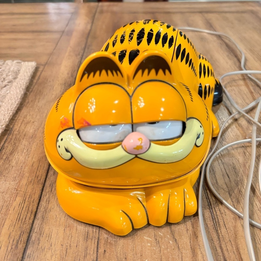 Vintage 80’s Tyco Garfield Phone, Tested, Functional and Working (except eyes)